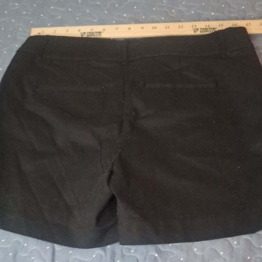 The Limited Black Women's Shorts size 10 - Picture 3 of 6